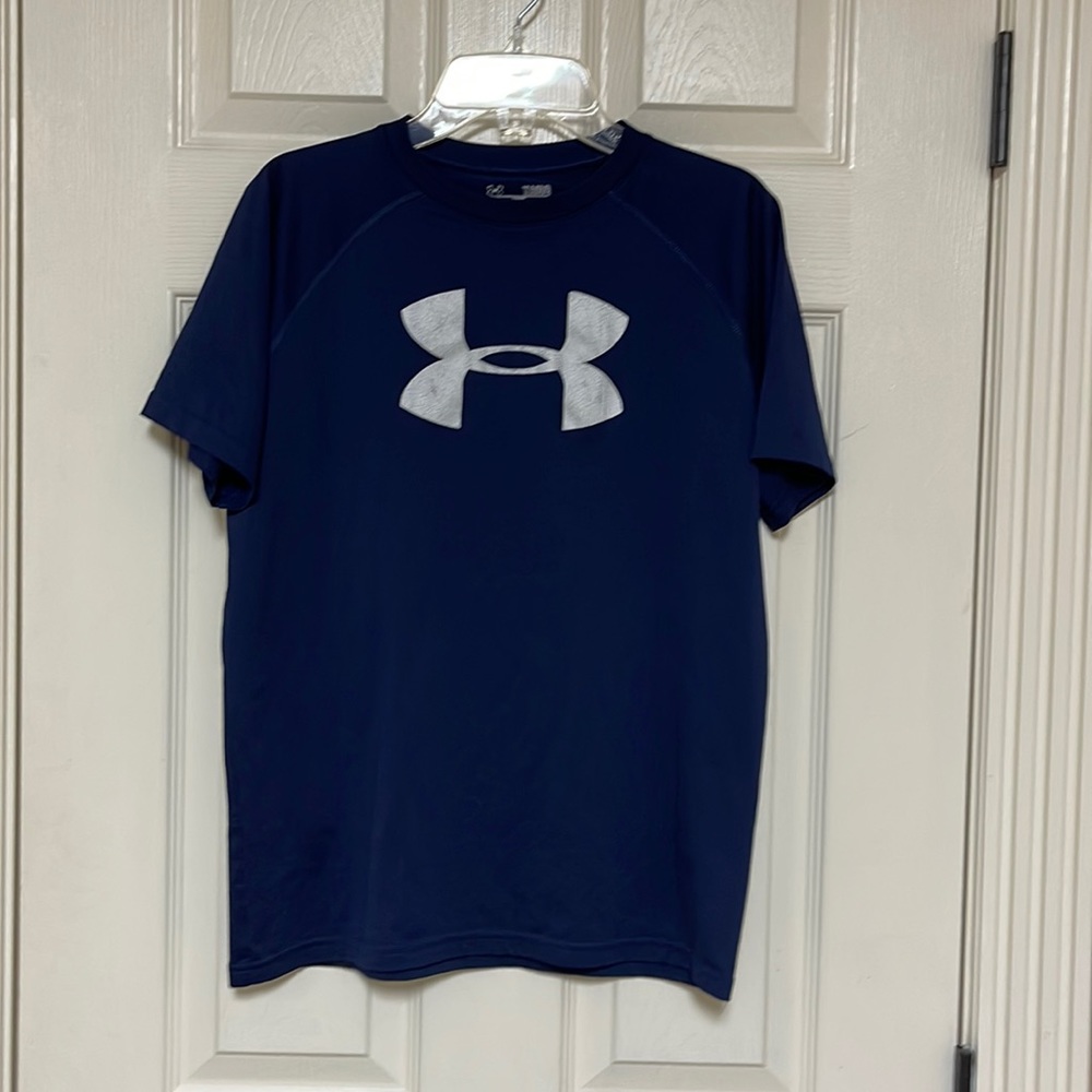 Under Armour Loose heatgear. Size YLG